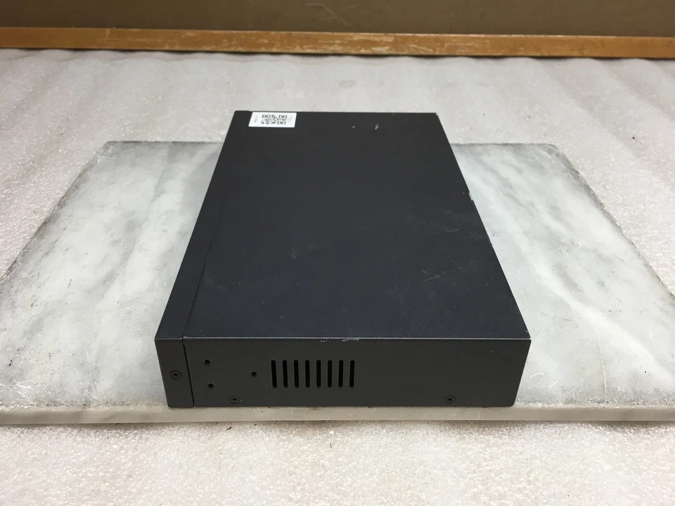 Dell PowerConnect 2016 16-Port Unmanaged Switch with PWR Cable incl. - Image 4 of 4