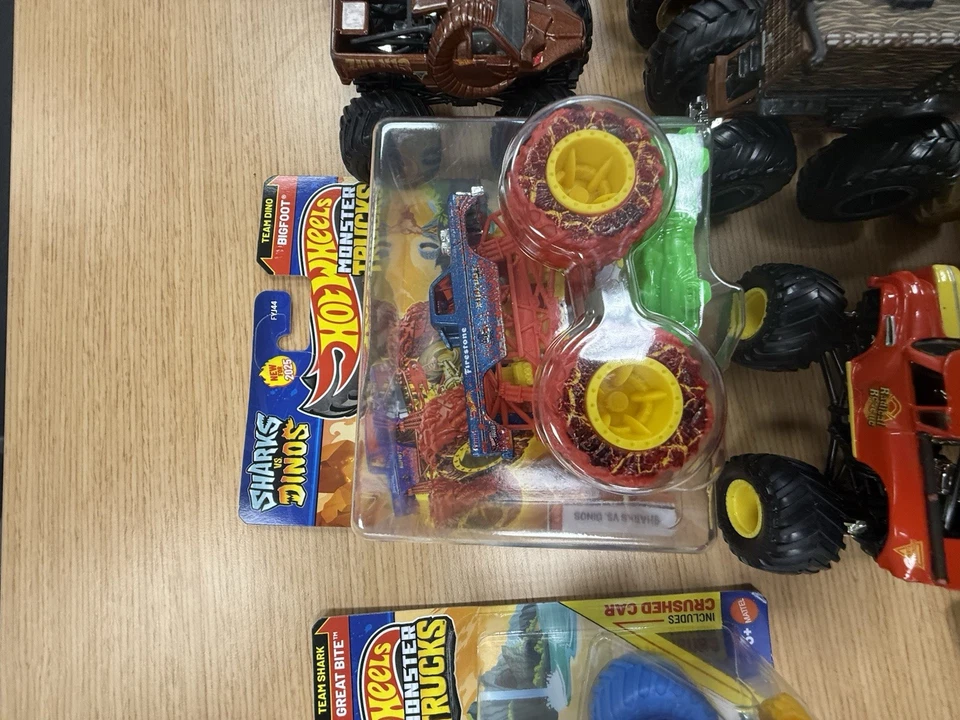 Lote Mixto Hot Wheels Monster Jam Camiones/Coches Raros Persecución y Algunos Sellados Foto 3 de 4