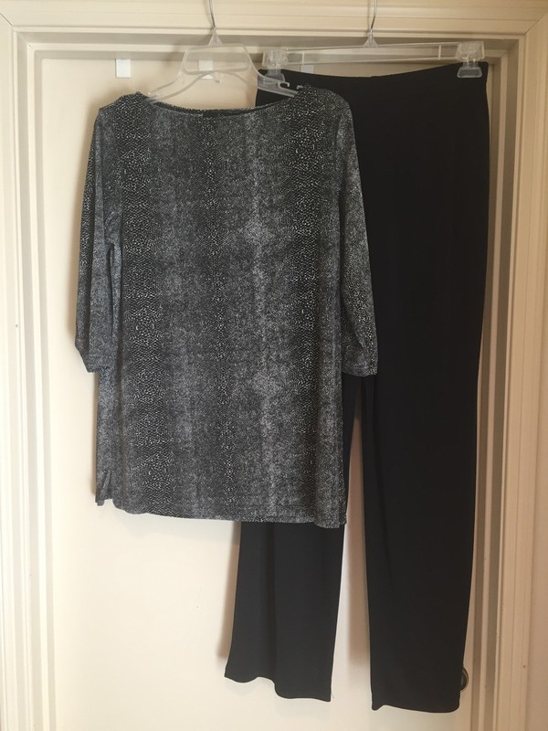John Roberts  2pc. Top & Slinky Pants Size 8 