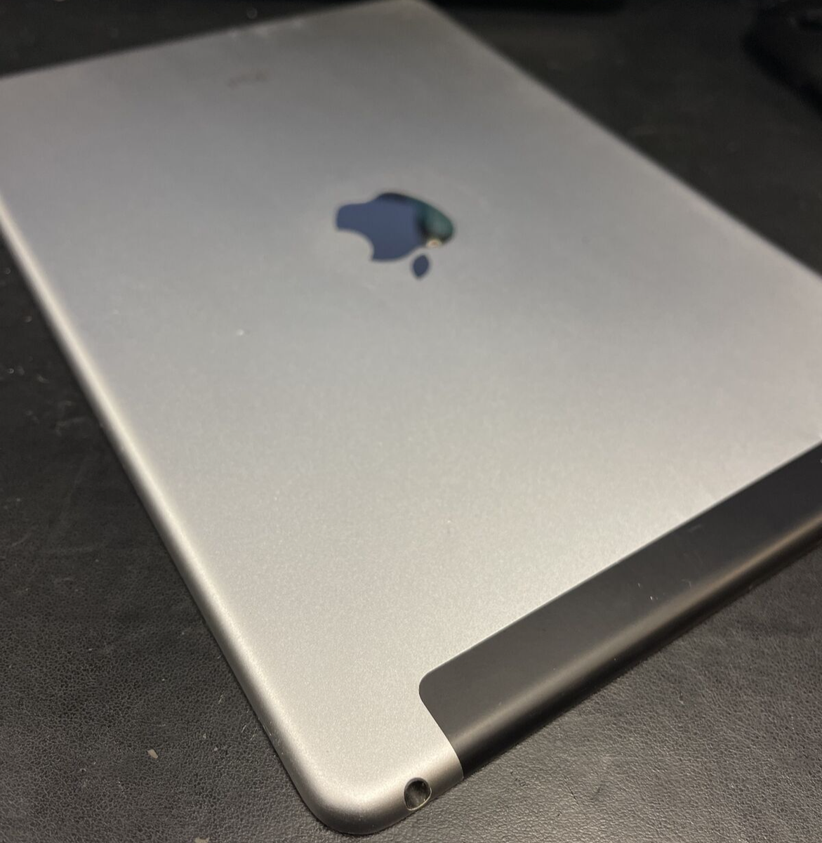 Apple iPad Air 2 64GB Wi-Fi + Cellular 9.7in - Space Gray