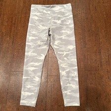 Athleta Women s Medium High Rise Elation Camo 7/8 Tight Leggings
