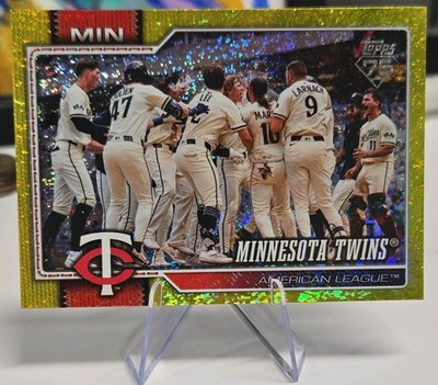 Topps Series Two 2026 Minnesota Twins Team Card #491 Gold /399 (398/399)
