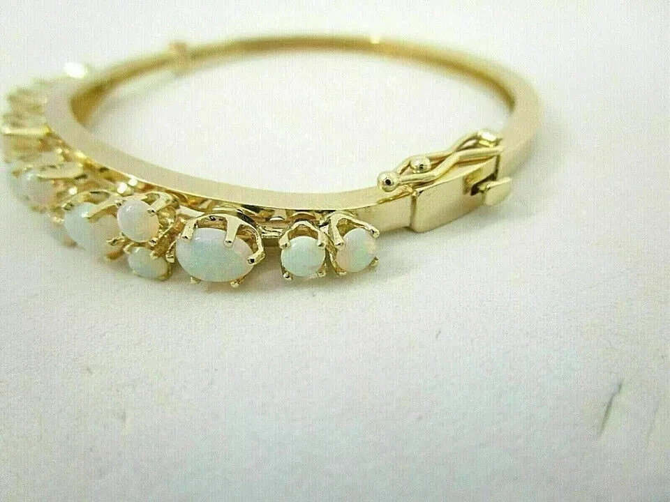 Brazalete brazalete mujer ópalo de fuego creado en laboratorio corte ovalado de 7 quilates enchapado en oro amarillo de 14 quilates Foto 2 de 4