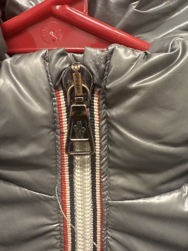 MONCLER Boys Gray Down Puffer Jacket with hood - Measurement In Photo - Picture 6 of 18