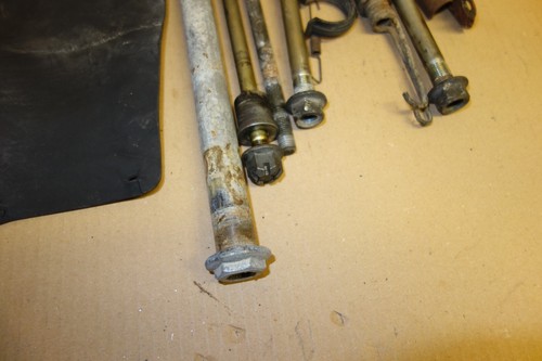Suzuki Gsf gsf250 gf Bandit 250 job lot axles spindles bolts rubber cover - Picture 4 of 7