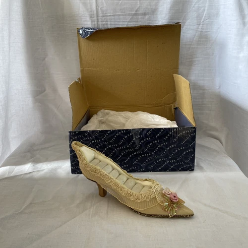 RARE Shidehill Ring Holder In High Heeled Shoe Design Cream/Gold BOXED