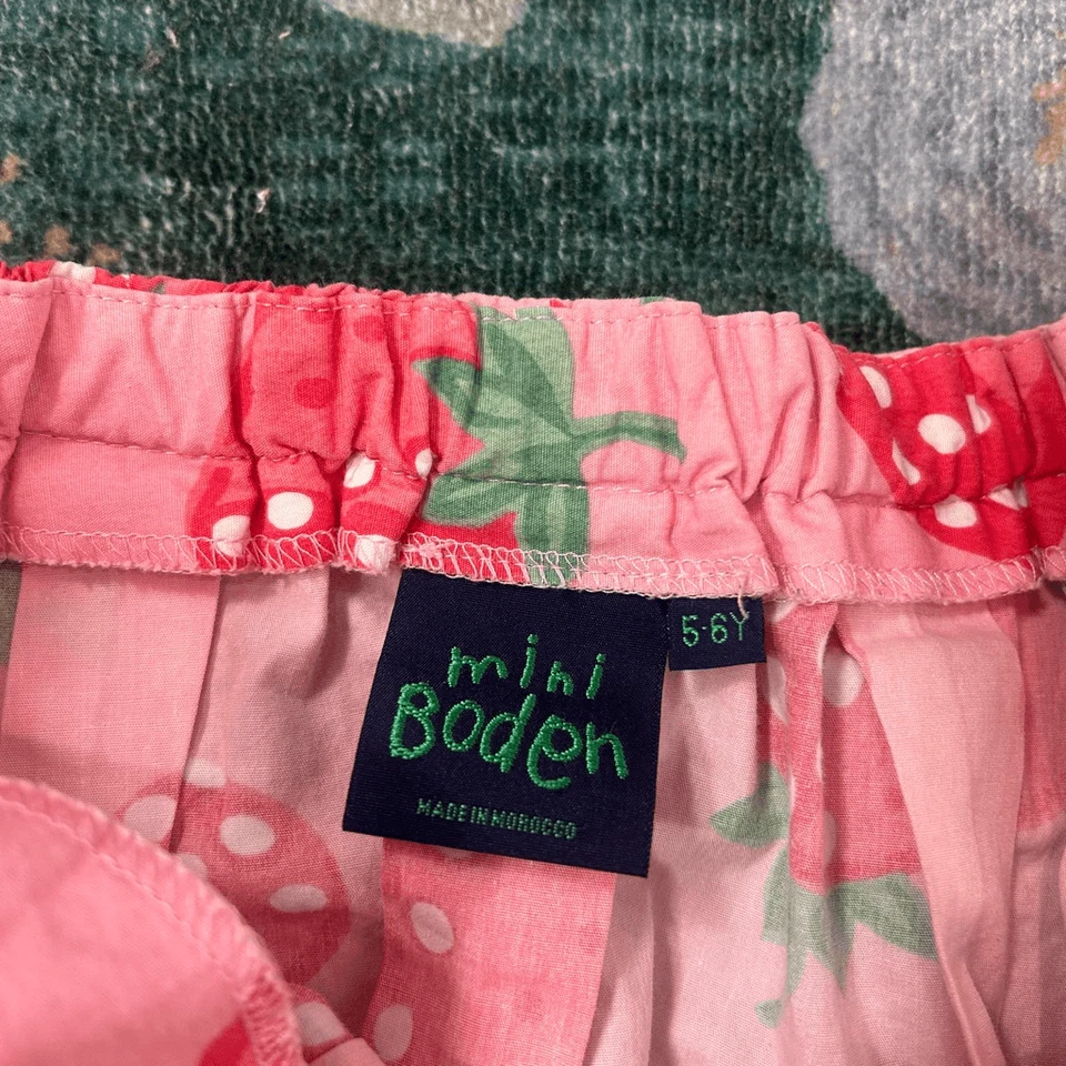 Mini Boden Skirt Girls 5-6Y Pink Red Pleated Elastic Strawberry Fruit Print - Image 3 of 4
