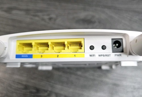 Tenda F9 600Mbps Wi-Fi Router 4 6dBi Antennas Beamforming Technology White - Picture 7 of 10