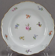 Meissen Hand Painted Strewn / Scattered Flowers & Gold 8 3/8 Inch Plate