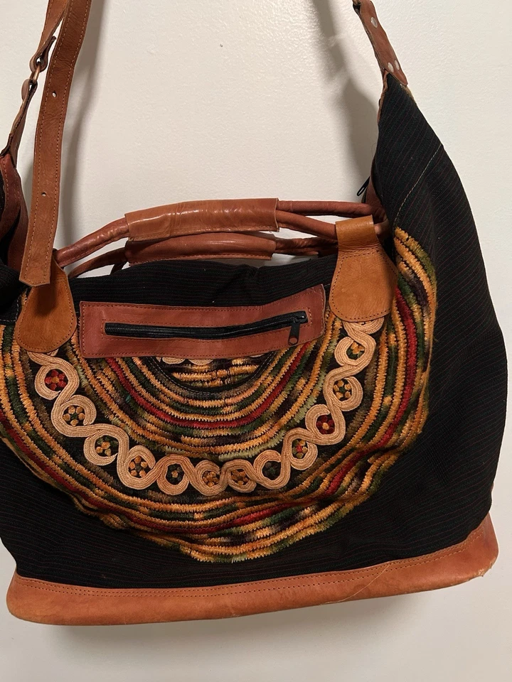 Bolso de fin de semana bordado Huipil Joyabaj guatemalteco Foto 3 de 4