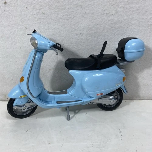 Barbie My Scene Blue Vespa Scooter Motorcycle - Mattel 2002 No Helmet.