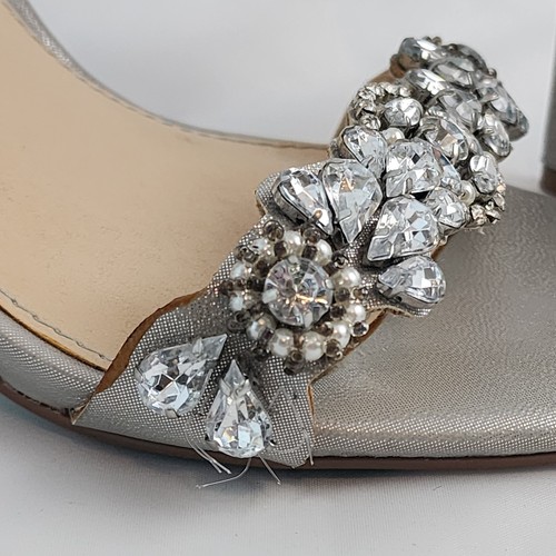 Zapatos de salón Betsey Johnson para mujer talla 7,5 plateados estrás ERIN correa al tobillo - Imagen 11 de 13