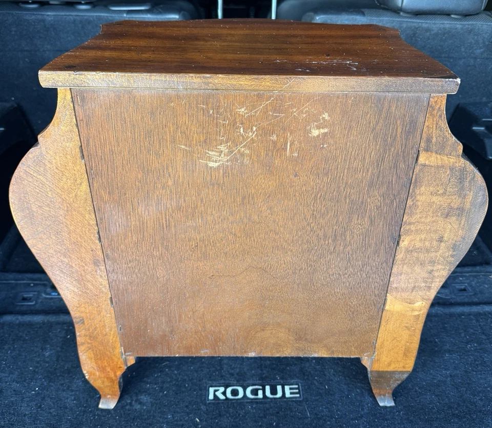 Pequeño cofre bomba Luis XIV vintage hecho en Italia Foto 4 de 4