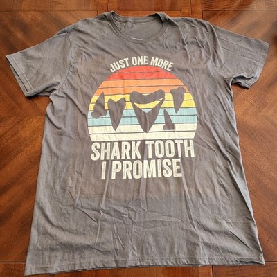 Men's Size XL Megalodon Tooth Shark Jaws Short Sleeve T-Shirt Gray Beach