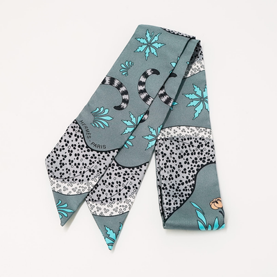 HERMES マキシツイリー ツイルアップ レオパード LES LEOPARDS Hermes Twilly Les Leopards Leopard Pattern Gray Silk Scarf | eBay
