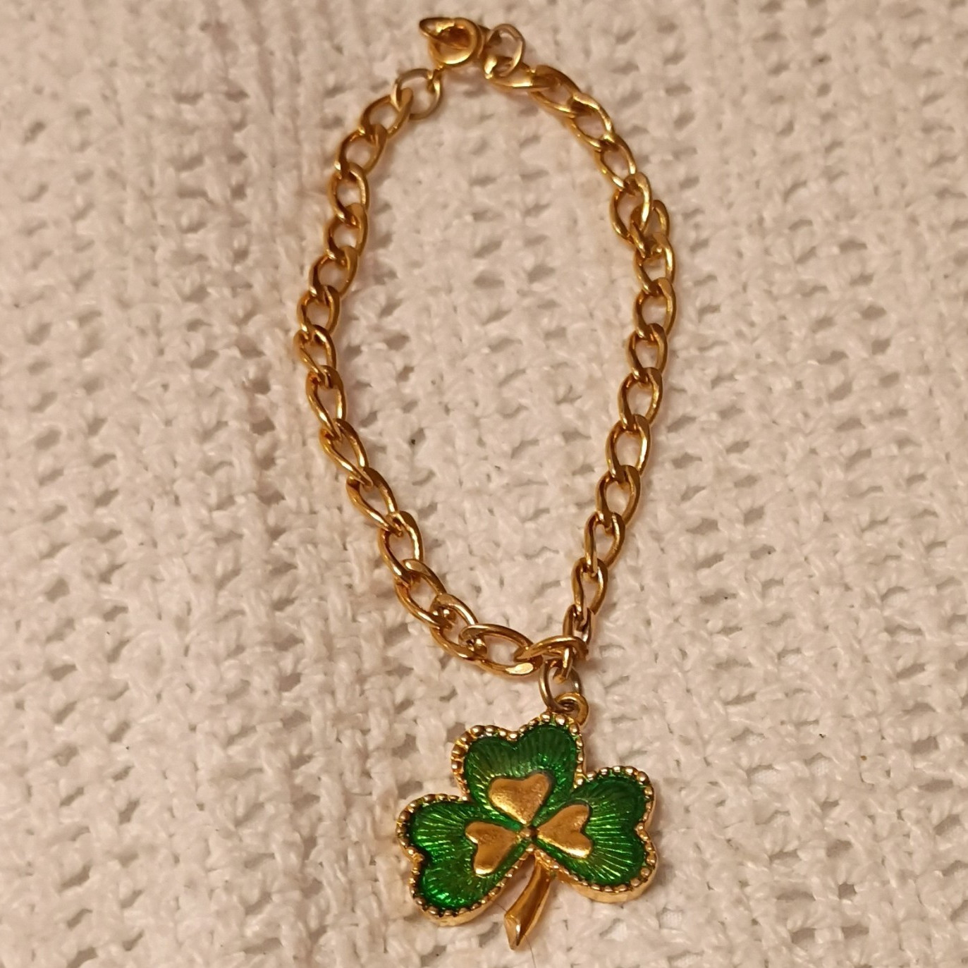 Gold Tone Cable Chain Charm Bracelet Green Enamel Clover Dangle Lobster Luck