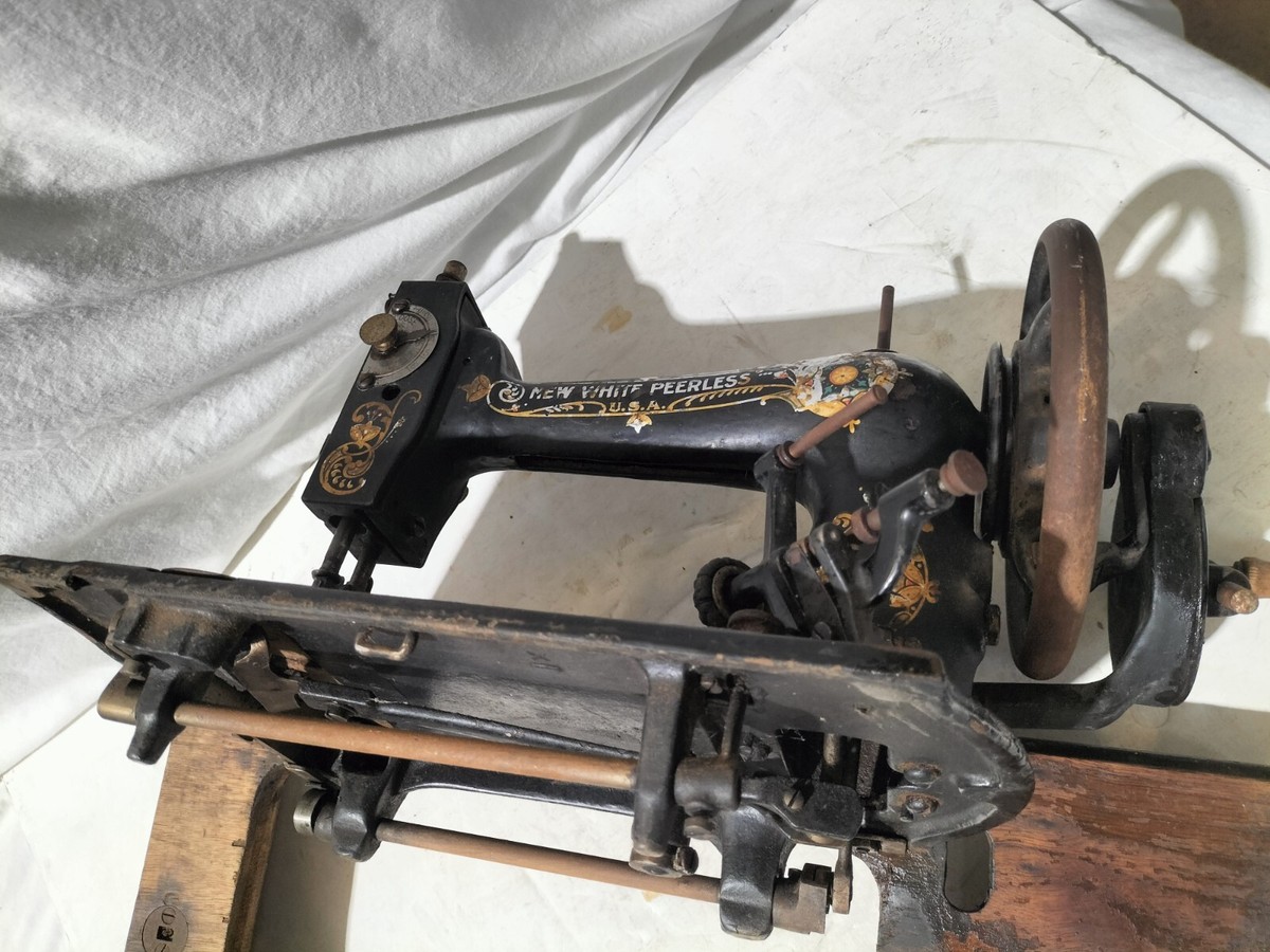 Antique c.1890 Sewing Machine Rare New White Peerless Hand Crank