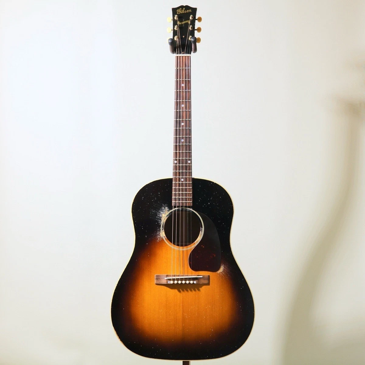 Gibson Murphy Lab 1942 Banner J-45 Heavy Aged 2025 Sunburst con estuche rígido