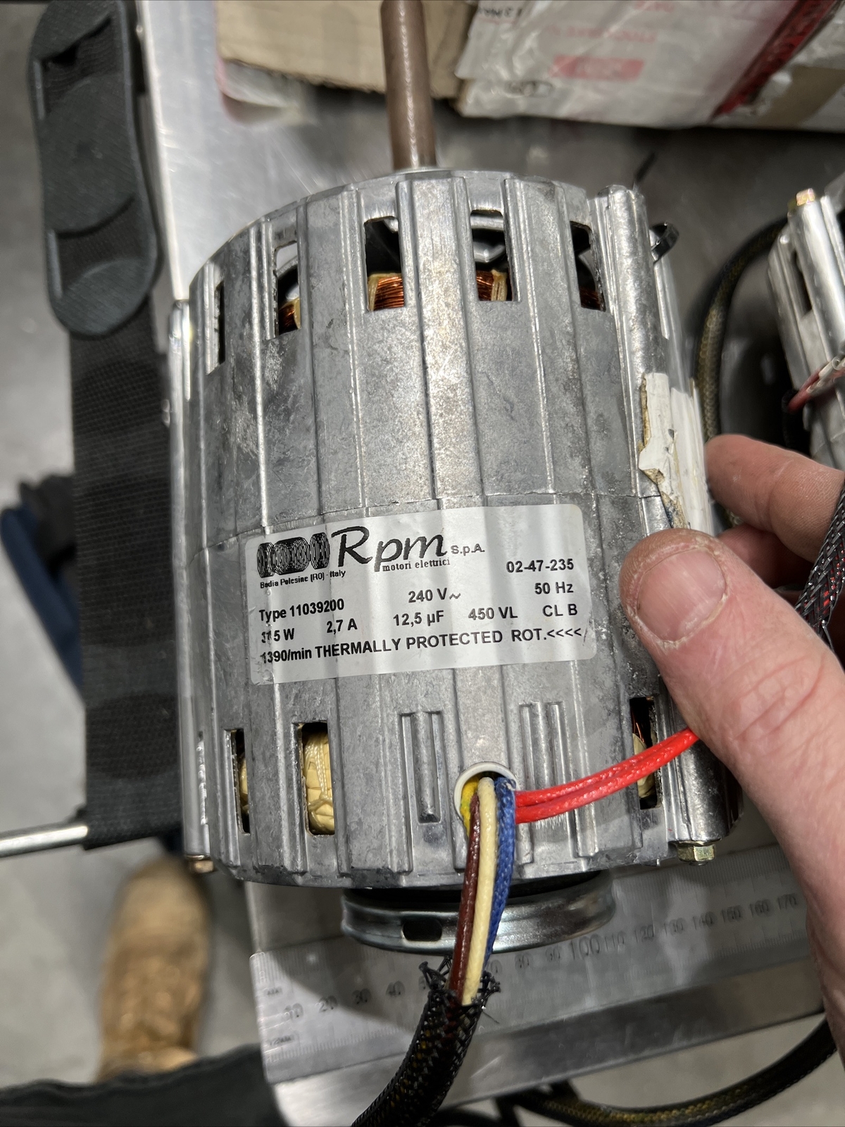 Condensor fan motor RPM motori italy 315w 240v p/n 11039200 nsn 610515