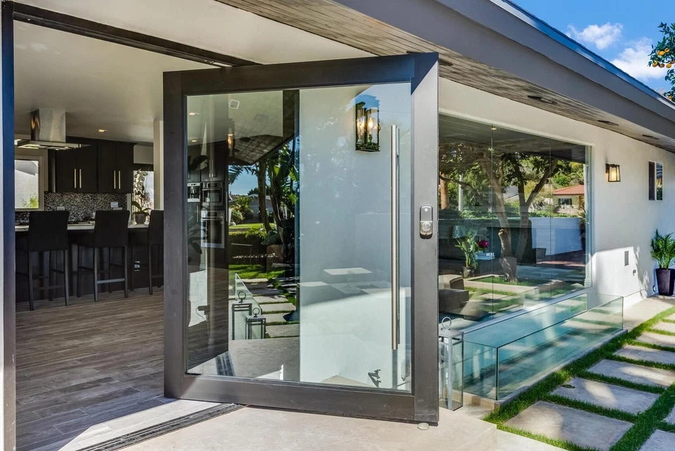 Puerta delantera pivotante de aluminio y vidrio entrada moderna contemporánea 72x80 entrada sin llave Foto 4 de 4