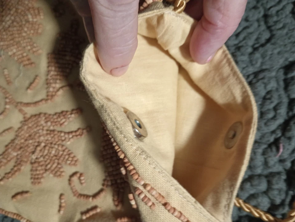 Bolso antiguo vintage con cuentas de mano con flecos, bronceado pequeño cuentas de madera mango de cuerda antiguo Foto 3 de 4