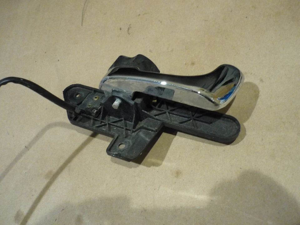 玛莎拉蒂 4200 LH 室内门把手 - P/N 67236900 — 第 3/4 张图片