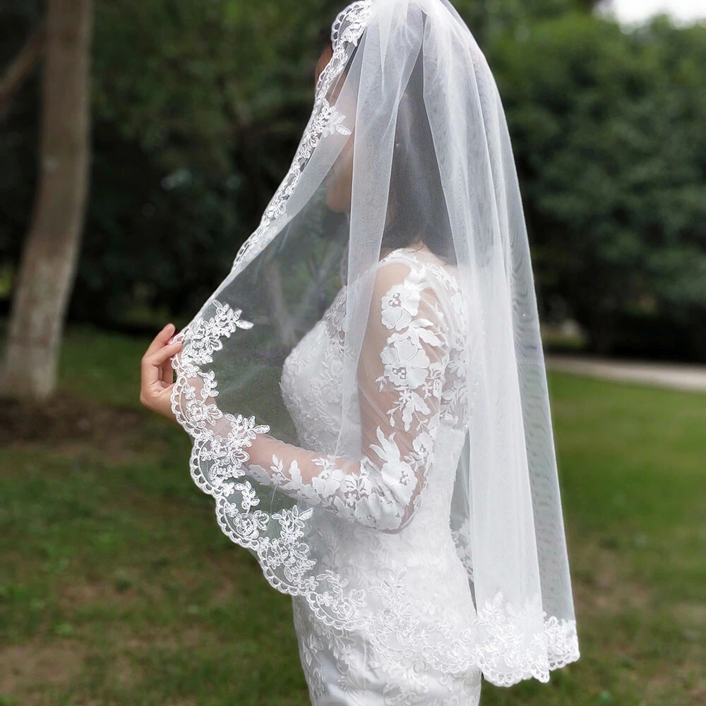 White Ivory One Layer Lace Appliques Edge Short Woodland Wedding Veils with  Comb