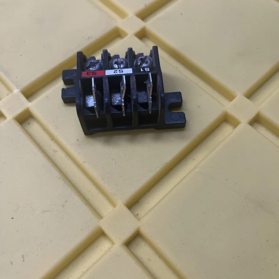 HVAC Terminal Block 3- Pole - Image 2 of 4