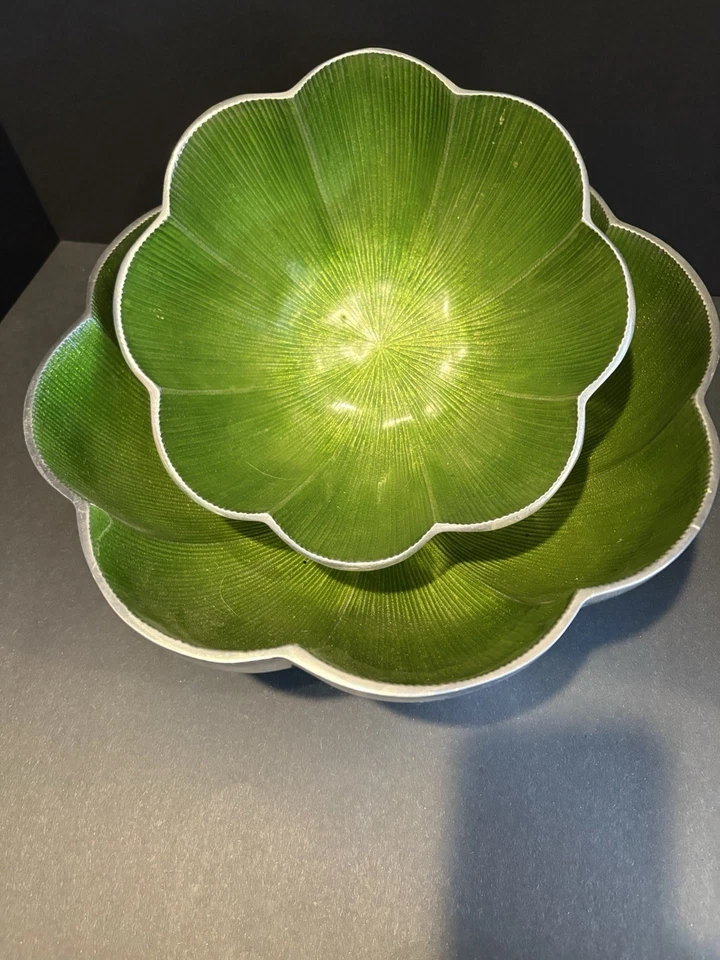 "Ensalada de frutas de 9"" Simply Designz Mod esmalte verde y aluminio metal festoneado" Foto 2 de 4