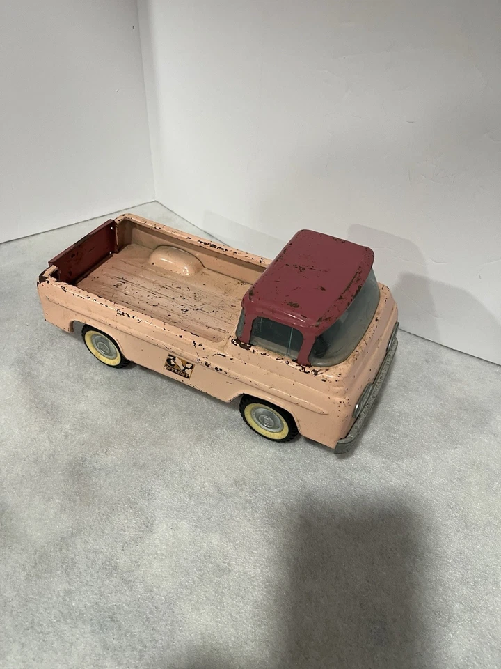 复古 Nylint 压钢皮卡车粉色/桃子 - 1950 年代/60 原装车轮 — 第 3/4 张图片