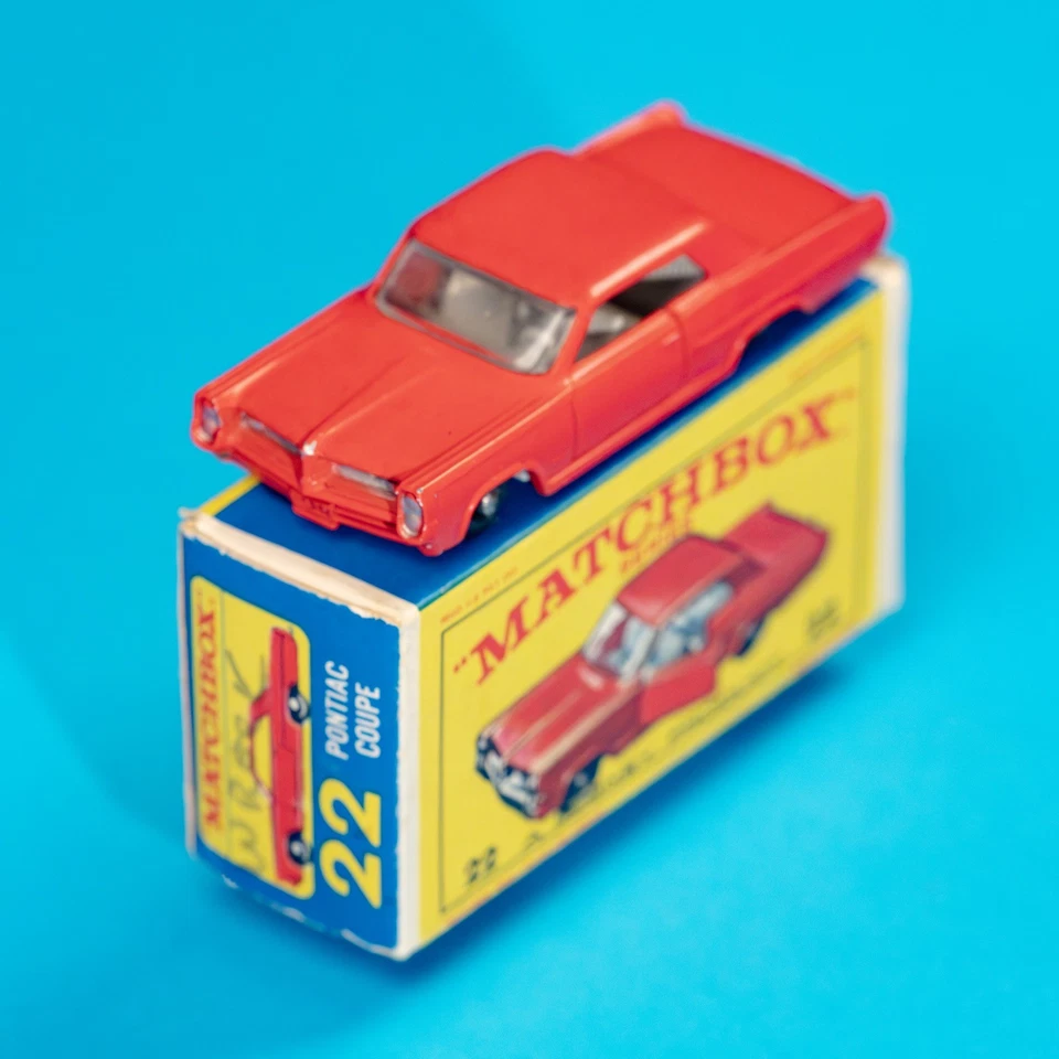 Matchbox Regular Wheels / MB 22 C2 / Pontiac Grand Prix Sports Coupe / 1964 MIB - Image 2 of 4