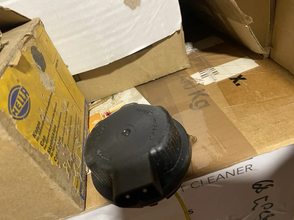 BMW E30 E34 E24 E32 Headlight End Cap Hella Bosch  Cache Arrière De Phare BMW - Image 4 of 4