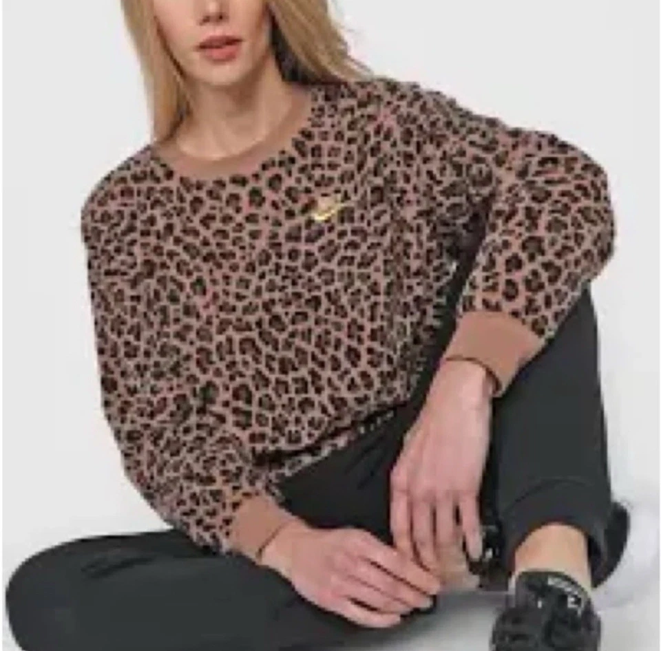 Sudadera polar con estampado de leopardo Nike mediana marrón negra atlética ocio Foto 3 de 4