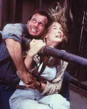 Twister [Bill Paxton/Helen Hunt] Unsigned 10x8 Photo 76965