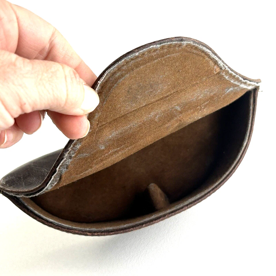 Estuche para gafas de sol con cierre magnético forro suave marrón fósil Foto 3 de 4