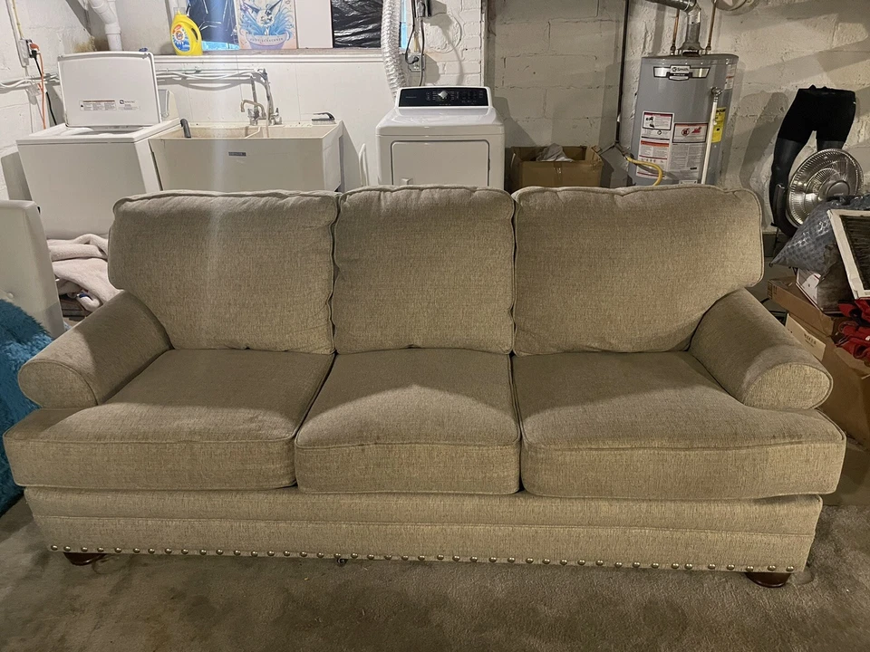 couches sofas used - Image 2 of 4