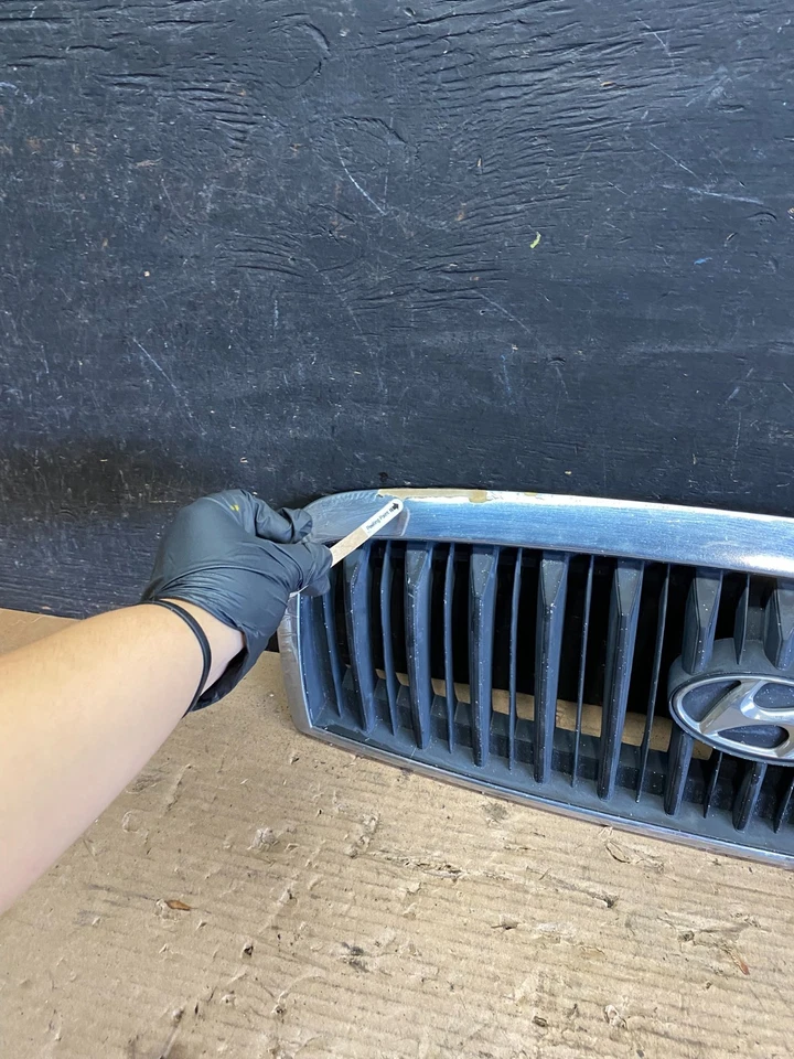 2001 to 2005 Hyundai Sonata Front Upper Grille Grill Bumper OEM S5868 DG - Image 4 of 4