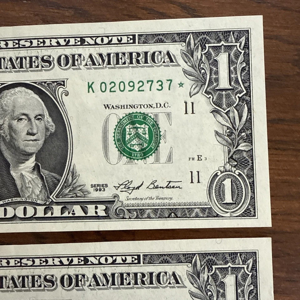 Pair Of Sequential 1 US Dollar Banknotes Star Serial Numbers - Crisp - Image 3 of 4