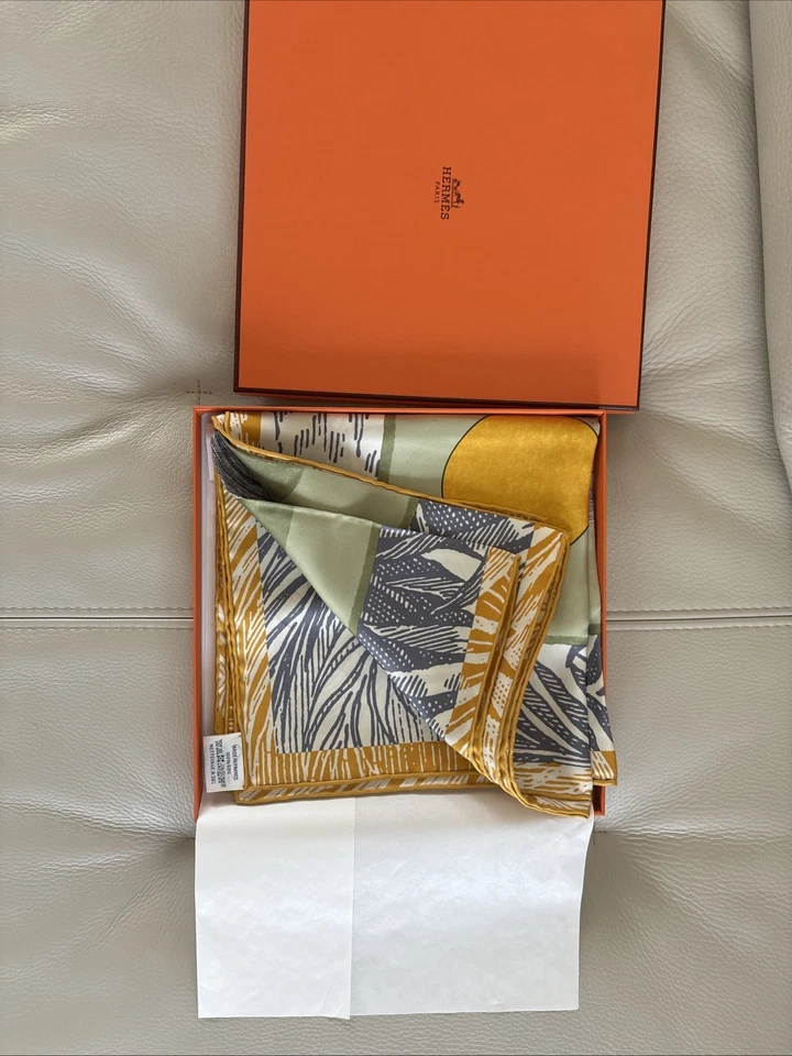[Rank S] HERMES Carre 90 100% Silk Scarf "CAVALIER EN FORMES" Green made France  - Image 4 of 4