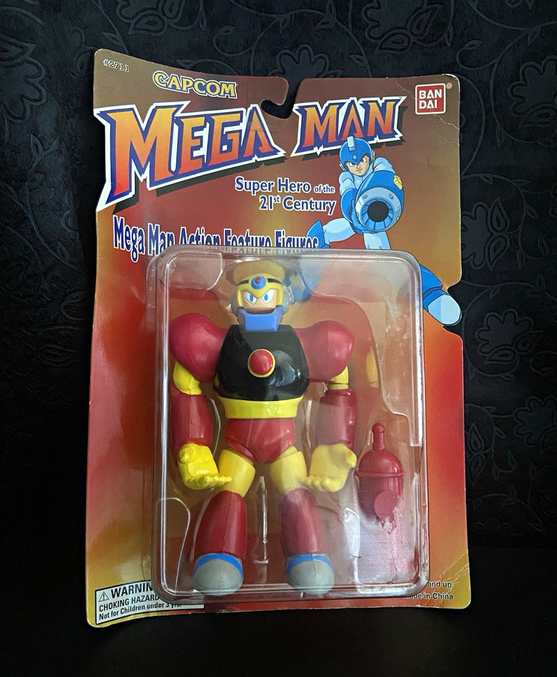 Vintage Bandai 1995 CAPCOM GutsMan Collectible figure
