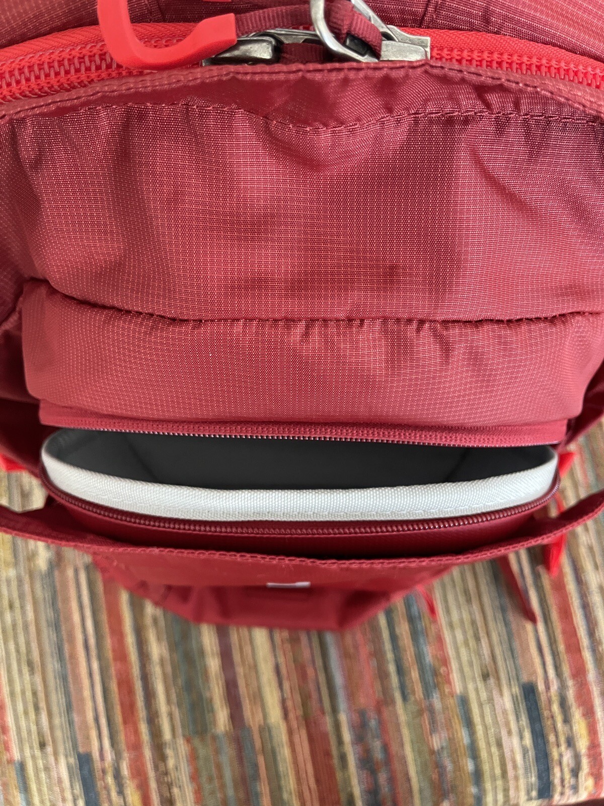 Thule Sweden EnRoute Triumph 2 Laptop Backpack Daypack Red Excellent Condition