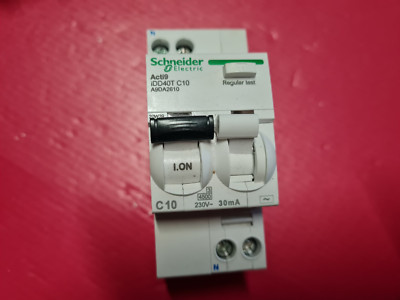 Lot De 2 Disjoncteurs Schneider IDT40T B10A – 1P+N, 230V, Montage Rail DIN – Réf. A9P12610