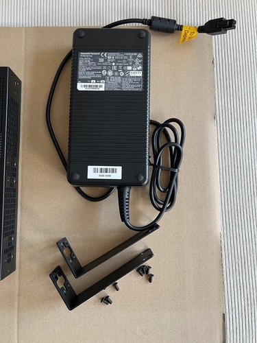 HPE JL258A Aruba 2930F 8G PoE+ 2SFP+ Ethernet Switch w/ Power Supply & Rack ears - Afbeelding 3 van 3