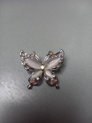 Broche Papillon Dorée Avec Opale Blanche Et Strass - Métal Et Cristal - Style Romantique Vintage