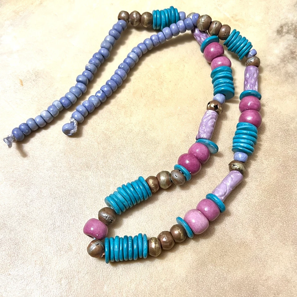 Collar Vintage Años 80 Turquesa Magenta Arcilla y Cuentas de Cobre, Estilo Boho, 30.5" Foto 3 de 4