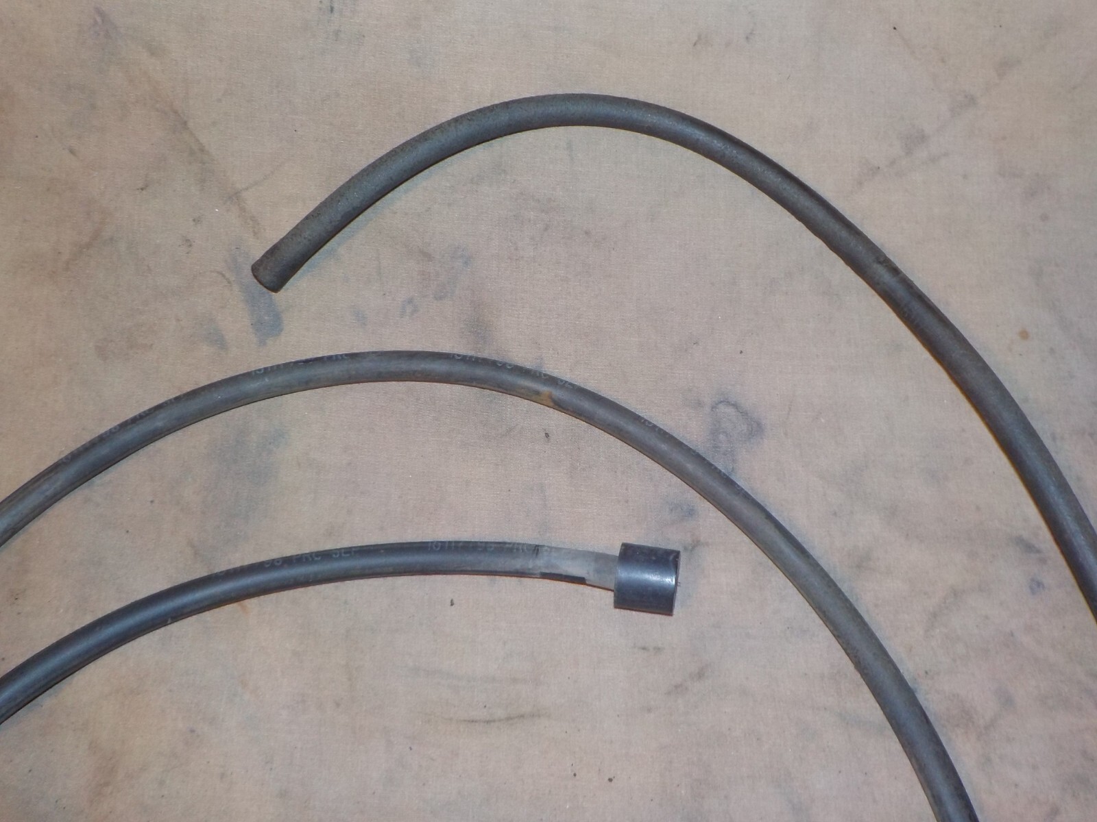 9906 Chevy Silverado GMC Sierra 1500 rear axle differential breather