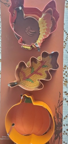 Lot 0f 9 NEW Cookie Cutters Wilton Thanksgiving Birthday Snowflake Fall Ornament - Picture 7 of 9