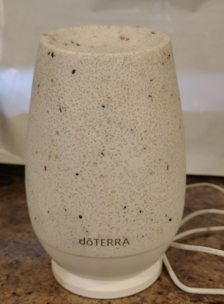 Diffuser Essential Oil by doTerra W/Lights Pre Owned Model Roam