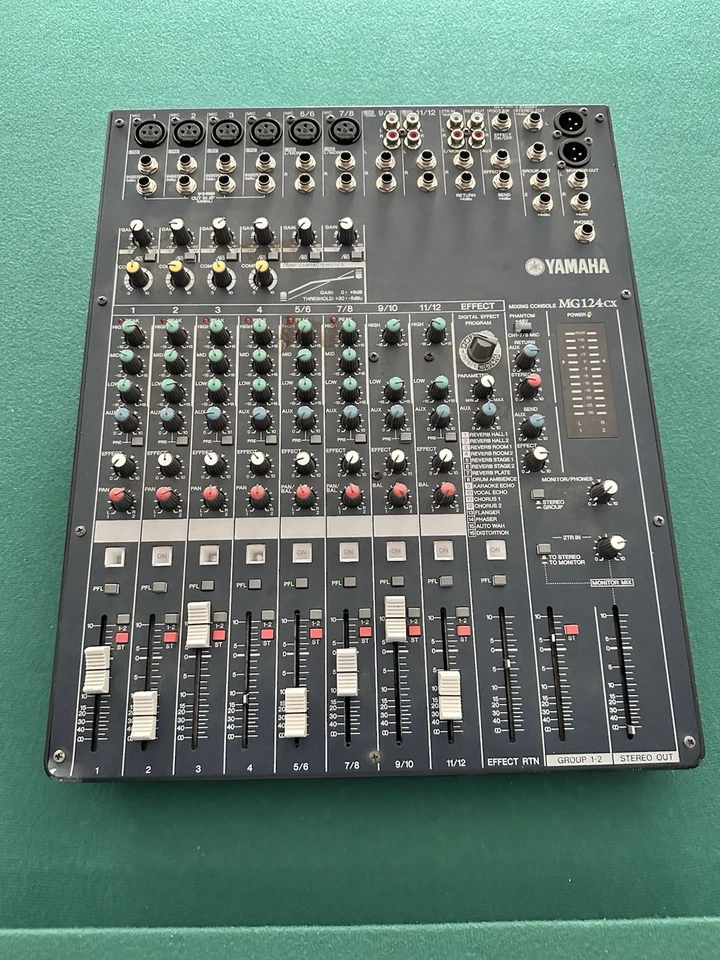 Yamaha MG124 Cx Bandmixer DJ Mixer