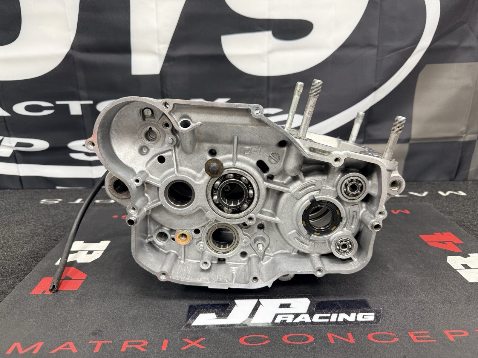 2003 KAWASAKI KX250 OEM Crankcase Set Left & Right! 14001-1307, Good Cases KX250